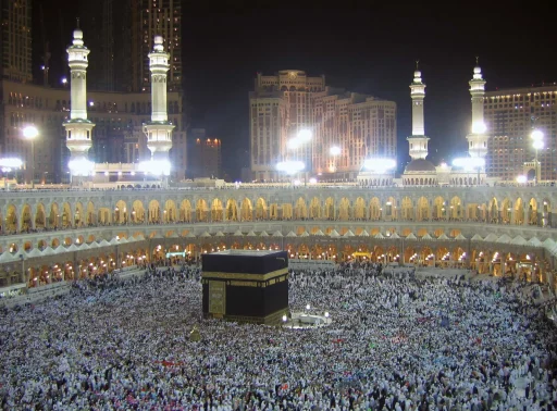pilgrims-Muslim-Kabah-Mecca-Saudi-Arabia